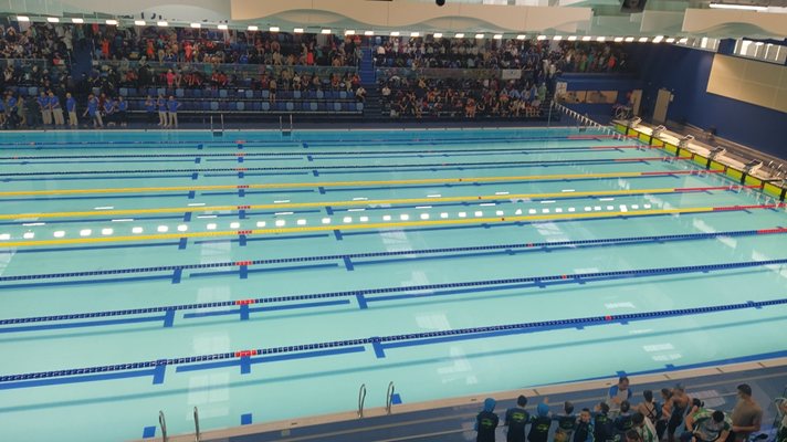 Yeni Mladost Yüzme Kompleksi'nde 50 metrelik havuz bulunuyor.