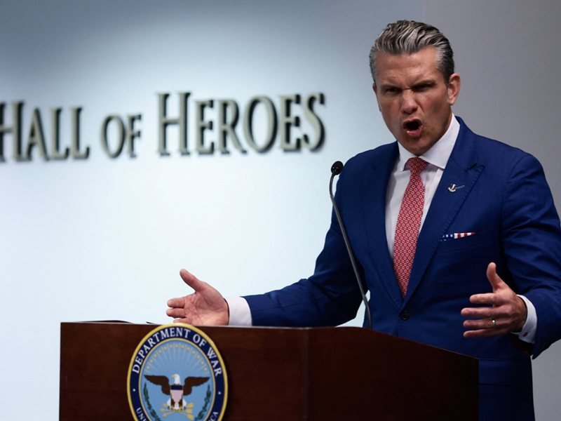 ABD'li Askeri Komutanlardan İddia: Pete Hegseth, Savaşçı Rolüne Bürünerek İran Savaşını Sabote Ediyor