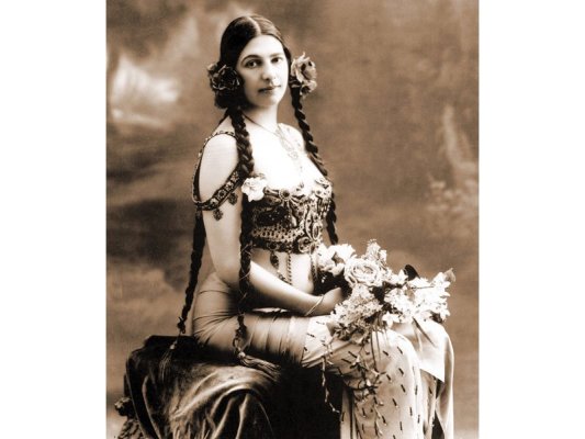 Mata Hari'den Sofya'daki bir hastaneye bağış konseri