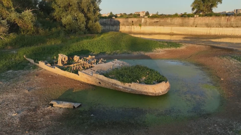 Tuna Nehri 30 Yıllık Sırrını Ortaya Çıkardı: Tarihî Gemi Yüzeye Çıktı