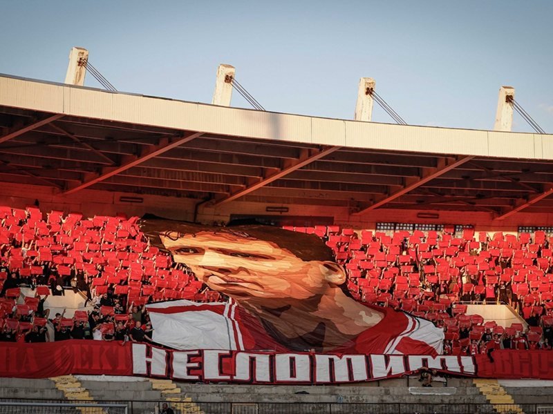 CSKA Lokomotiv Sofya'yı dipte bıraktı, Lyubo Penev'i destekledi