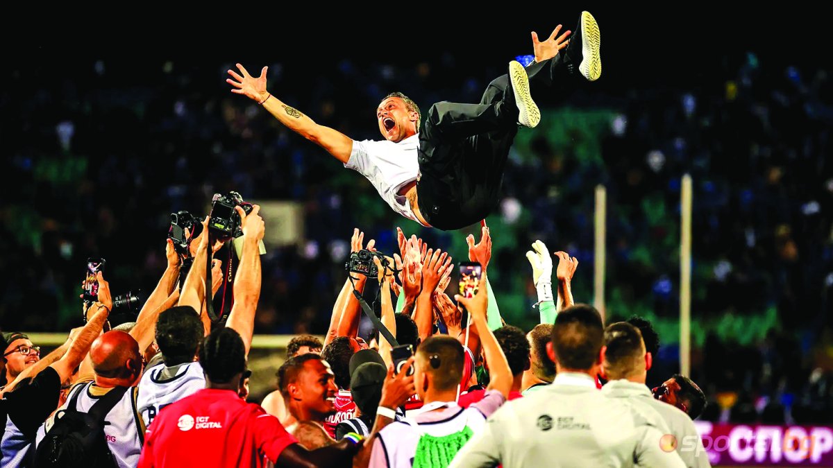Absürt BG! İstifa eden teknik direktör CSKA'da omuzlarda taşındı