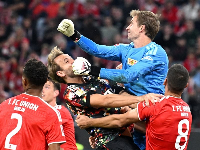 Harry Kane 98 Bundesliga maçında 100 gole ulaşarak rekor kırdı