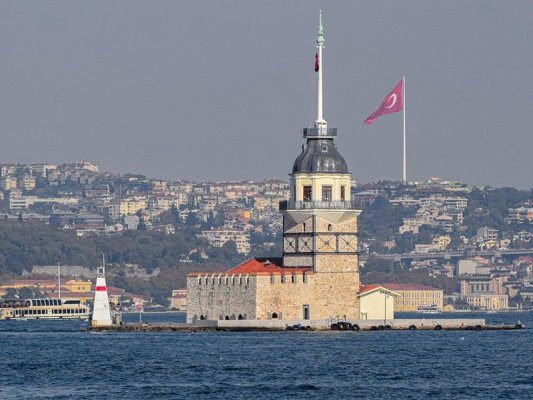Boğaz'dan Geçen Gemiler Drone Saldırılarına Karşı Doğaçlama Kalkanlar Oluşturuyor