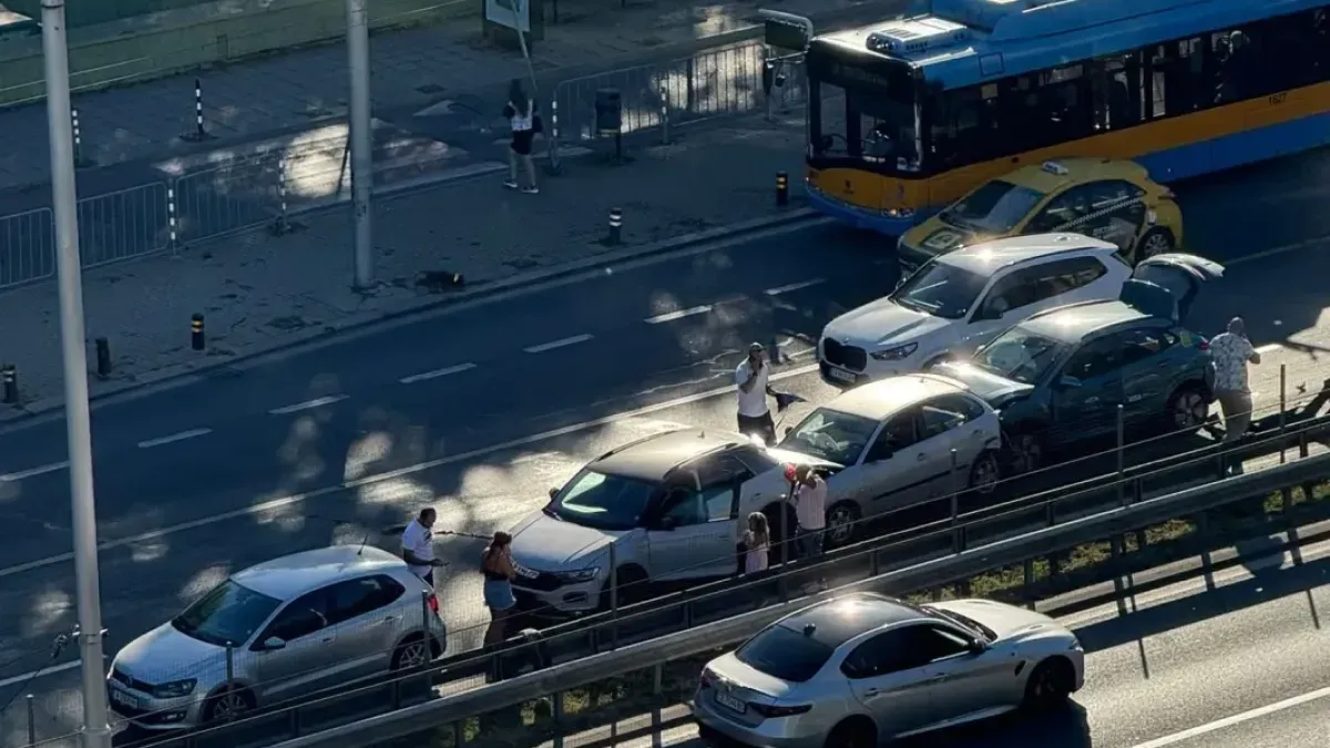 Sofya'da Tsarigradsko Şosesi'nde Zincirleme Kaza: Trafik Kilitlendi