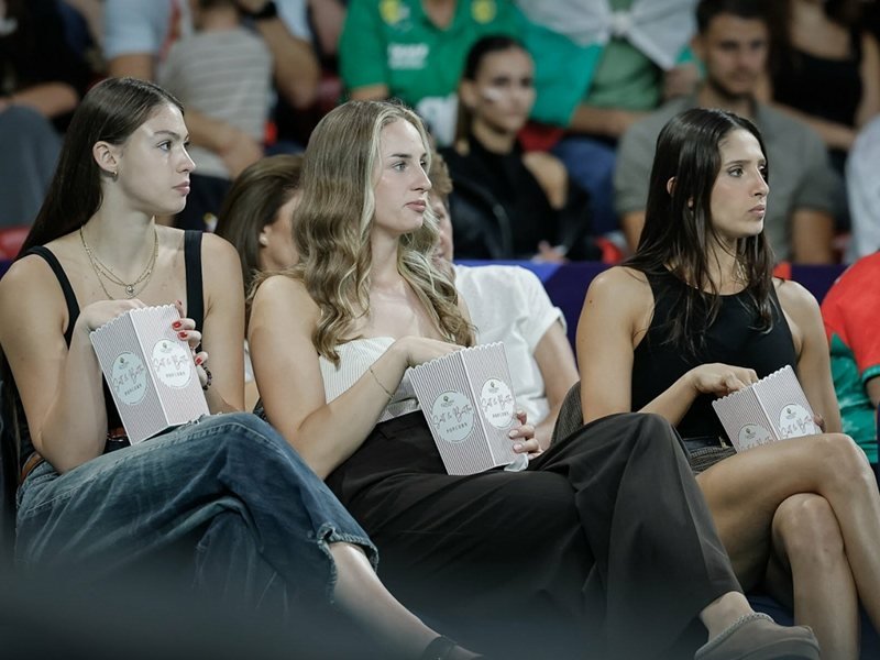 Sofya'da voleybol aslarımızın üç ithal gelin adayı bir araya geldi