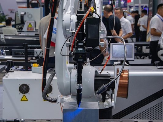 Çin 2025'te dünyada yeni kurulan endüstriyel robotların %59'unu kurdu
