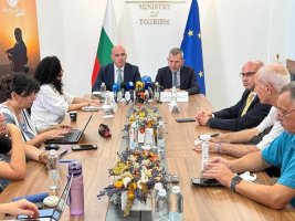 Turizm Bakanı İlin Dimitrov'dan iddialı hedef: Nüfus kadar yabancı turist