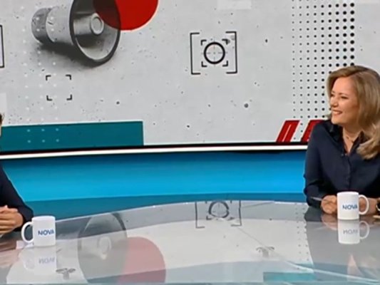 Milen Tsvetkov'un oğlu sunucu koltuğuna oturdu ve Lora Krumova'yı röportajladı