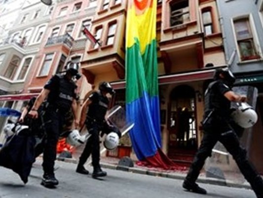 Türkiye'de 47 LGBT aktivisti gözaltına alındı