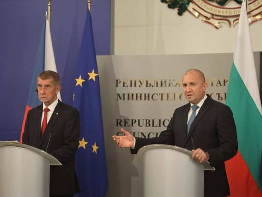 Radev opozisyonu dinledi ve 2022’den bu yana rekor fiyatların ardından yakıta yardım teklif etti, ancak nasıl olduğu henüz belli değil