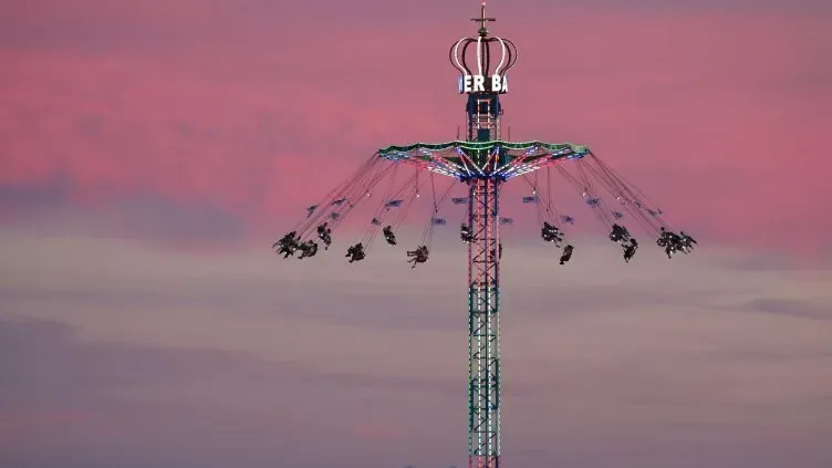 Oktoberfest kabusla başladı. Onlarca kişi baş aşağı kaldı