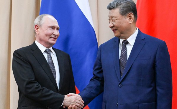 Çin rus askeri bastiyonunu deldi. Moskova Orta Asya'daki tekeli kaybediyor