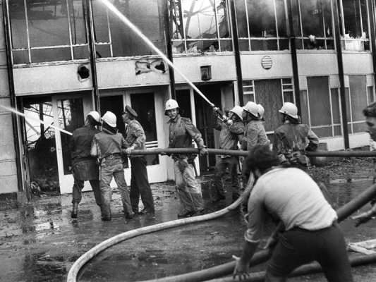1983: Sofya'daki sirk, 'Yağmurdan ıslak olan korkmaz' gösterisinin prömiyerinden sonra yandı