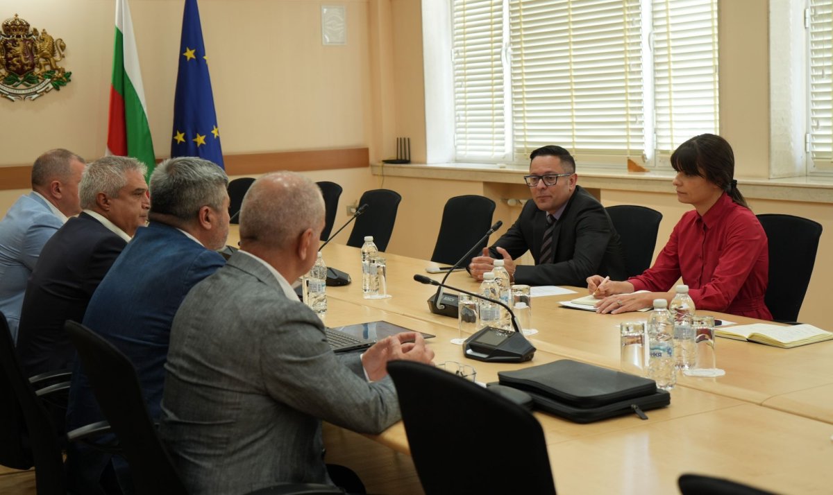 Pulev'den bürokrasiye sert çıkış: İş dünyası daha az bekleyecek