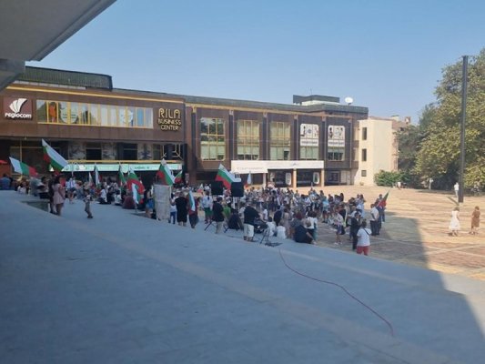 Dobriç'te vatandaşlar tarlalara rüzgar türbini inşa edilmesine karşı protesto düzenledi
