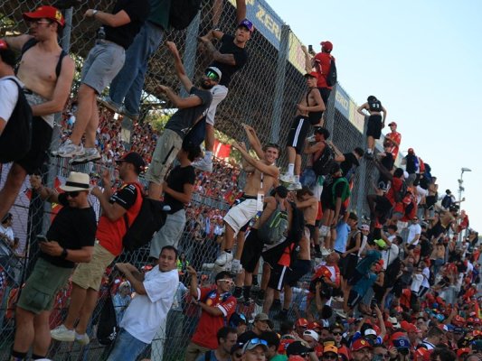 Monza'da 400 Bin Seyirci Sınırı Aşılarak Yeni Rekor Kırıldı