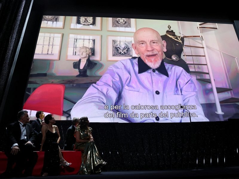 John Malkovich ve Matild Arsel Venedik festivalinde oyunculuk ödüllerini aldı