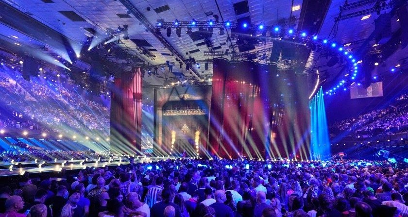 Kült şarkıcımız Eurovision için bastırıyor. Gençler hakkında acımasız gerçeği söyledi
