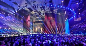 Kült şarkıcımız Eurovision için bastırıyor. Gençler hakkında acımasız gerçeği söyledi
