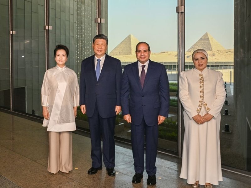 Çin Devlet Başkanı Xi Jinping ve Eşi Büyük Mısır Müzesi'ni Ziyaret Etti