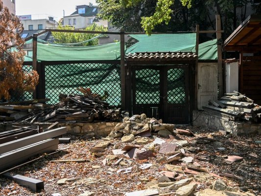 Sofya belediyesi "Koşarite"deki yasa dışı inşaatı yıkıyor