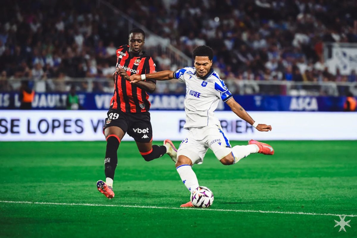 Auxerre dirildi, Paris ve Lyon zirveyi kaçırdı
