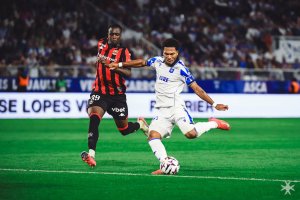 Auxerre dirildi, Paris ve Lyon zirveyi kaçırdı