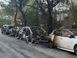 Sofya'da yakılan otomobillerle ilgili tutuklanan iki kişi sigorta şirketlerini 500 bin euro için şantaj yapıyordu