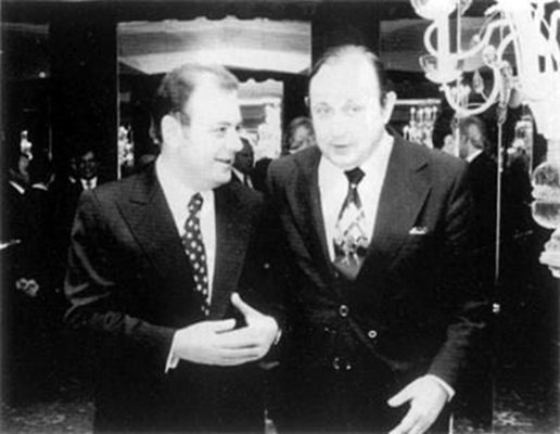 Petır Mladenov (solda) ve Hans-Dietrich Genscher Avrupa'nın en uzun süre görev yapan dışişleri bakanlarıydı.