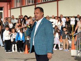 Veliko Tırnovo'da 700'den fazla birinci sınıf öğrencisi, 8 bin 800 öğrenci sınıfları doldurdu