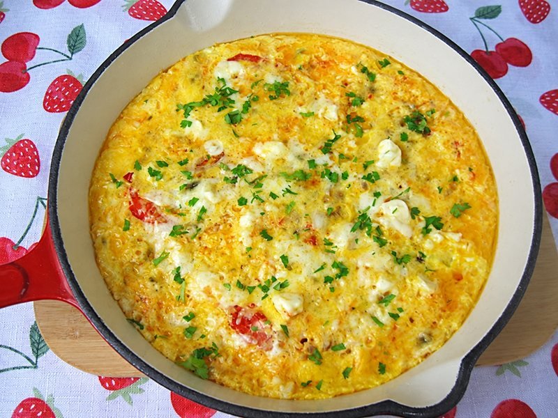 Domatesli ve peynirli omlet