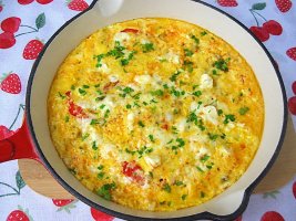 Domatesli ve peynirli omlet