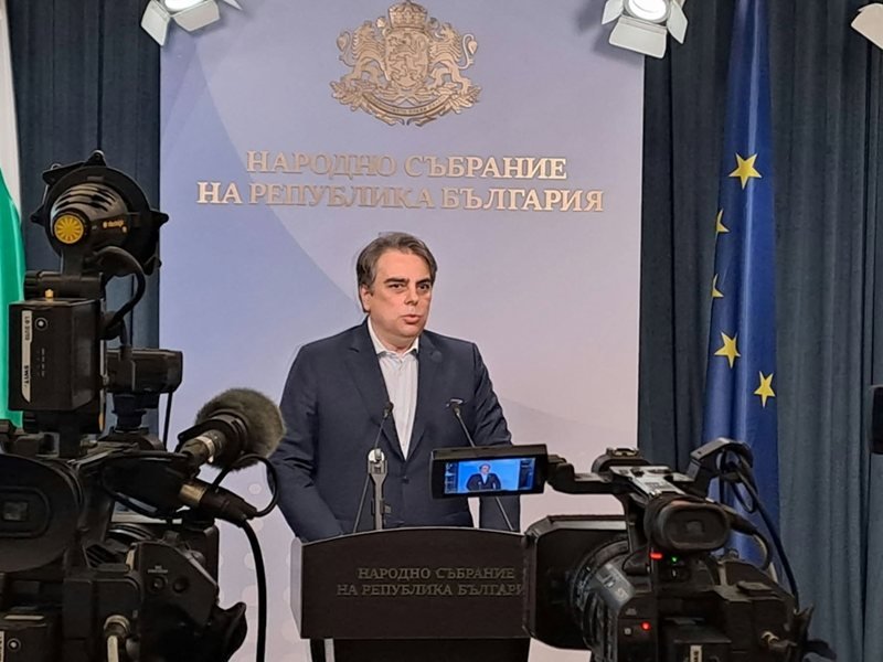 Asen Vasilev ev yapımı rakıya destek için imza topluyor