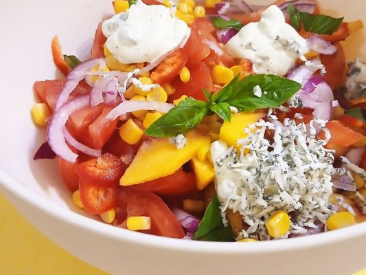 Şeftalili panzanella salatası