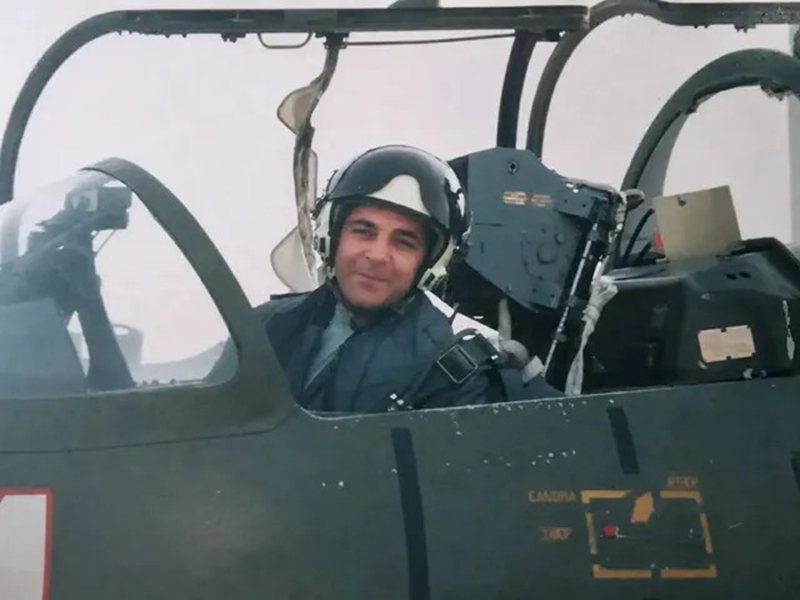 Eski askeri pilot yeniden yürüyebilmek için yardım bekliyor