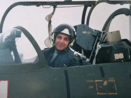 Eski askeri pilot yeniden yürüyebilmek için yardım bekliyor