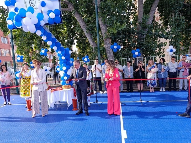 Nesebir belediye başkanı turizm lisesinde yeni çok fonksiyonlu spor sahasını açtı