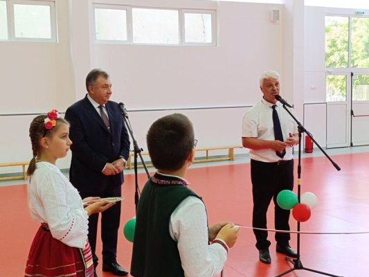 Şumnu'daki "Knyaz Boris I" ilkokulunda yeni spor salonu ile 2026/2027 eğitim yılı başladı