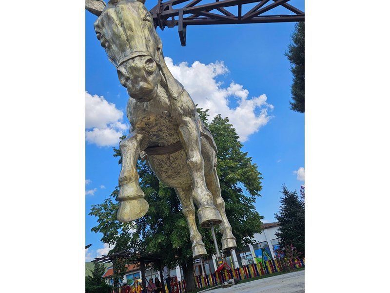 Gurkovo'nun Yeni Simgesi Bronz Eşek Heykeli Oldu