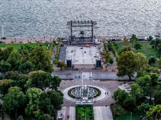 Remos hayranları, anıtın konser sırasındaki spot ışıklarıyla daha da parlayacağını savunuyor.