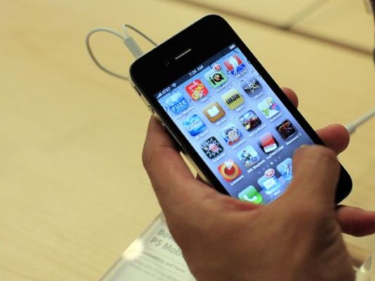 Hollanda'da çocuklar 10 yaşında telefon alıyor
