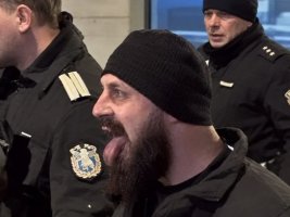 Hate öldürür: Dara, 'Petrohan' ve dilini çıkaran polis