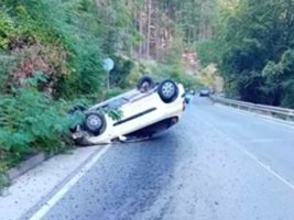 21 yaşındaki sürücü Balkanaltı yolu'nda turist otobüsüne çarptı, trafik kısıtlandı
