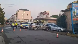 Güneşli Sahil'de Ukraynalı Sürücü Park Halindeki Araçları Paramparça Ettikten Sonra Olay Yerinden Kaçtı