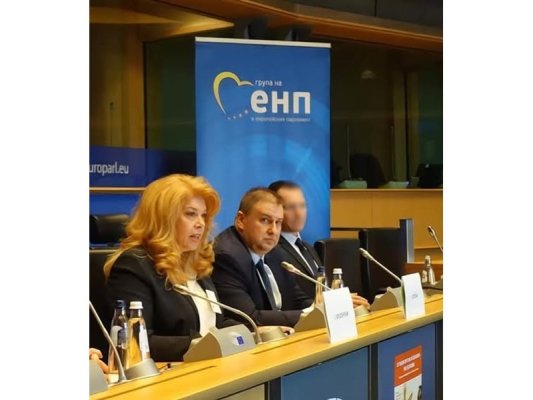 İliana Yotova Parti Çekişmelerini Aştı