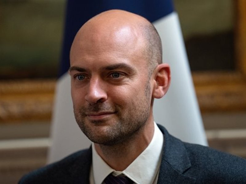 Paris Moskova'dan Fransız şirketlerin devralınmasını durdurmasını istiyor