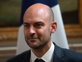 Paris Moskova'dan Fransız şirketlerin devralınmasını durdurmasını istiyor