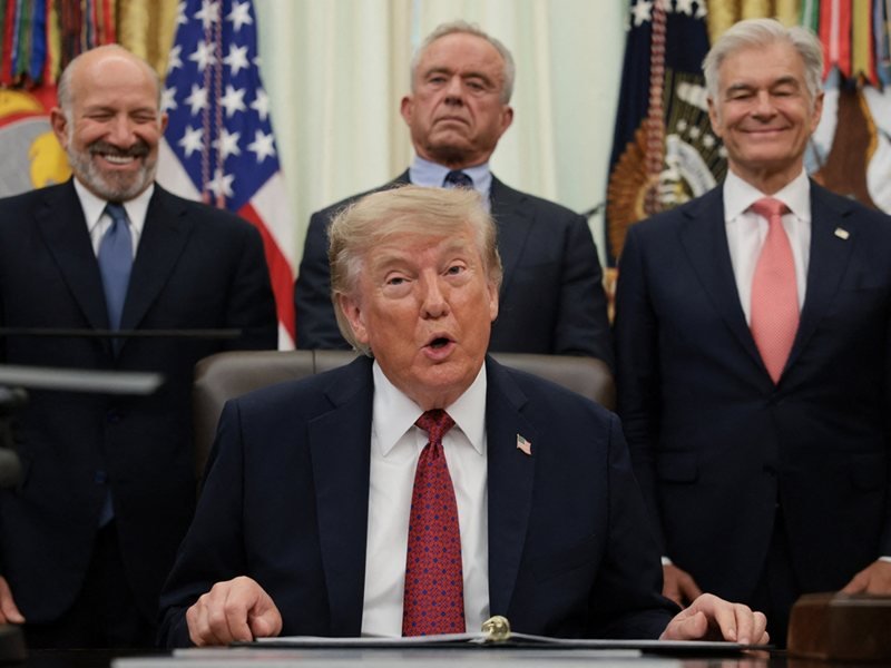 ABD, Donald Trump'ın Portresinin Bulunduğu 1 Dolarlık Madeni Parayı Satışa Sundu