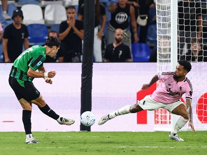 Juventus Serie A'da sezonun ilk mağlubiyetini acı şekilde aldı